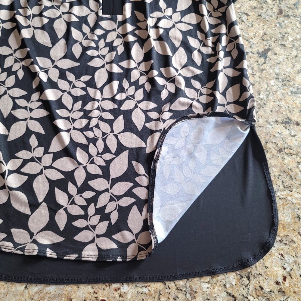 2/$15 PerSeption Concept Womens Black Tan Leaf Print Top Keyhole Neck Size XL - Picture 6 of 14